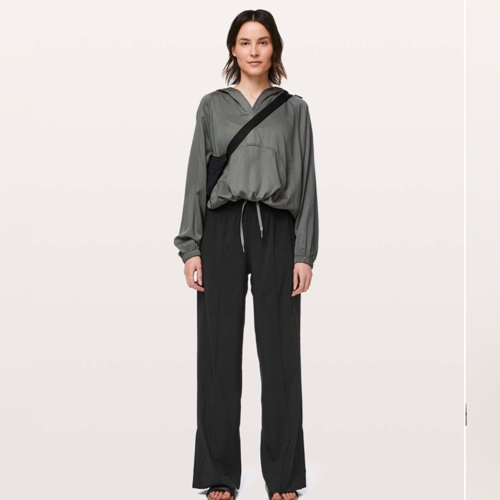 EUC Lululemon Wanderer Wide Leg Pant, size 8, navy blue